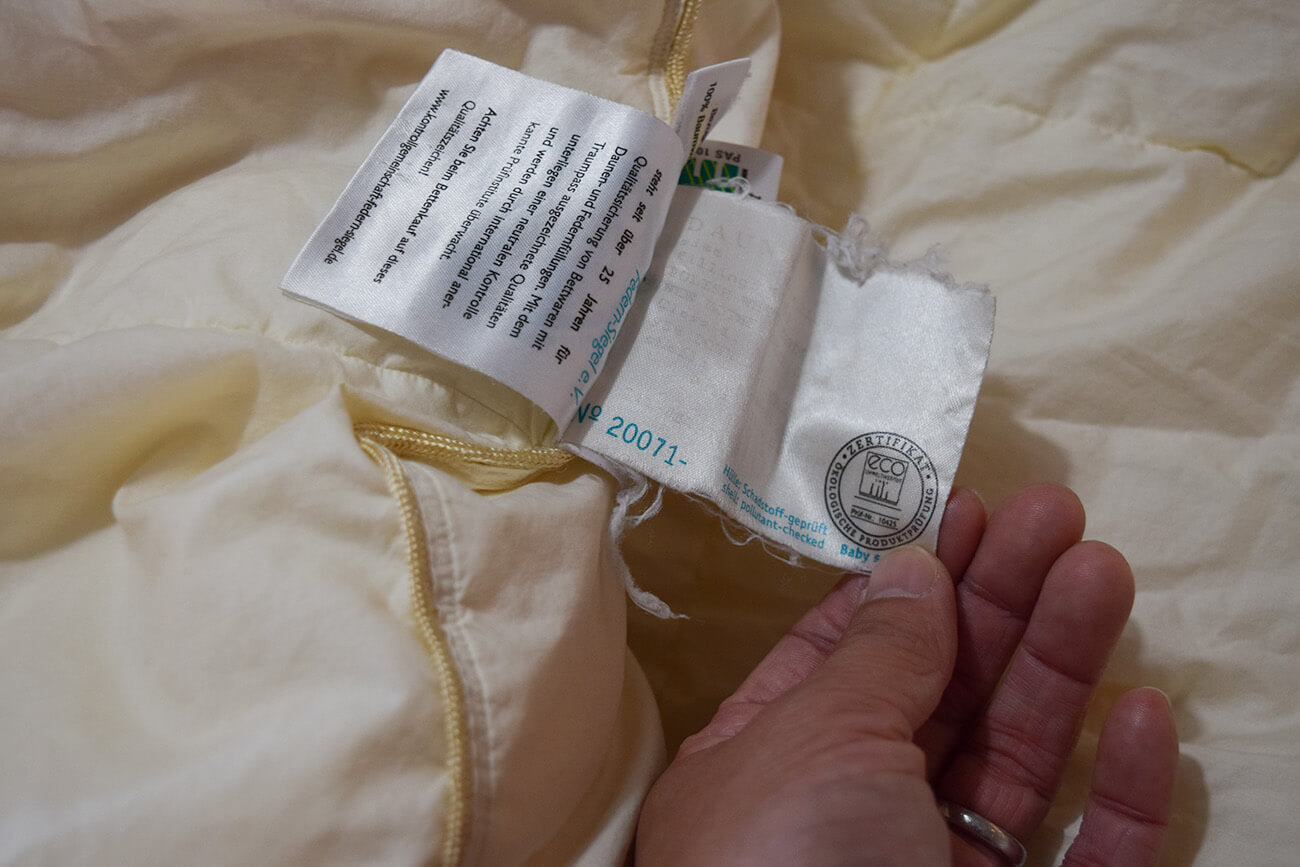 自分で縫って補修しながら愛用し続けていた大塚家具ダウナ羽毛布団をお預かりいたしました。